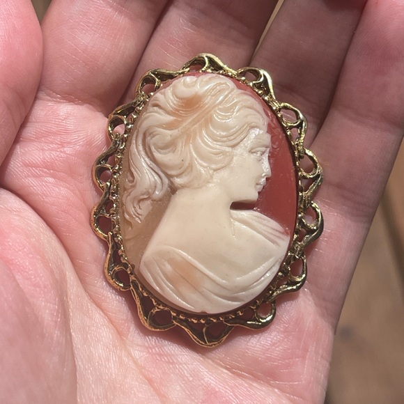 Antique cameo brooch pin vintage gold red porcelain - Picture 7 of 8